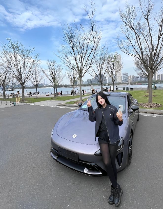 质量都这么高的吗？仙女也就长这样吧麻将胡了试玩小米SU7的美女车主(图2)
