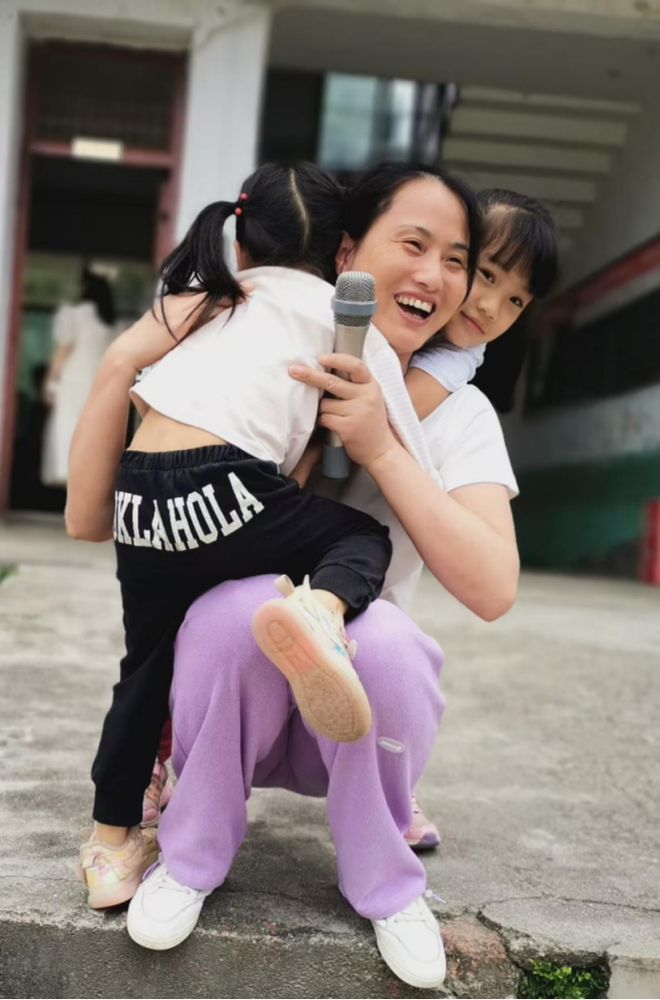 二十年：我与留守学生的二十年》的非虚构深度与时代价值麻将胡了app吴广平 微光成炬 岁月为证——论《一天(图1)