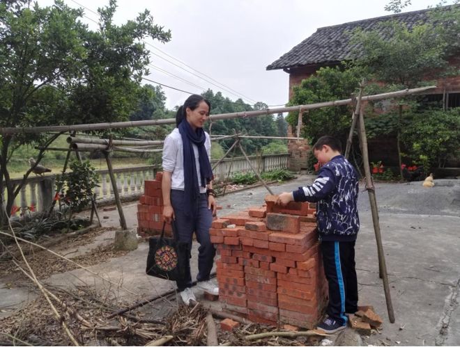 二十年：我与留守学生的二十年》的非虚构深度与时代价值麻将胡了app吴广平 微光成炬 岁月为证——论《一天(图4)