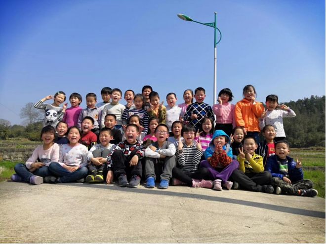 二十年：我与留守学生的二十年》的非虚构深度与时代价值麻将胡了app吴广平 微光成炬 岁月为证——论《一天(图13)